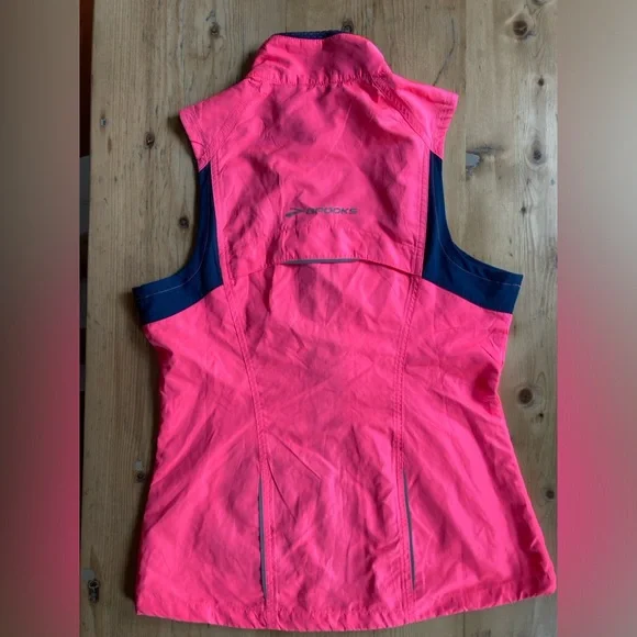 Brooks Women's Nightlife Essential Run Vest Bright Pink/ Anthracite Small EUC - Picture 14 of 14